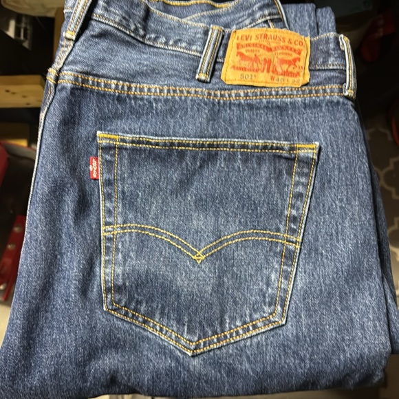 Levi’s - Picture 2 of 3